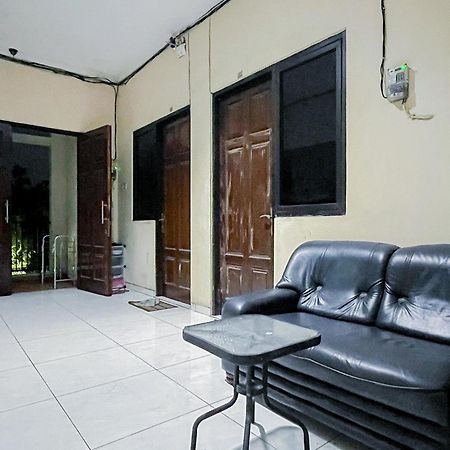 Reddoorz At Graha 99 Simomulyo Hotel Surabaya Eksteriør billede