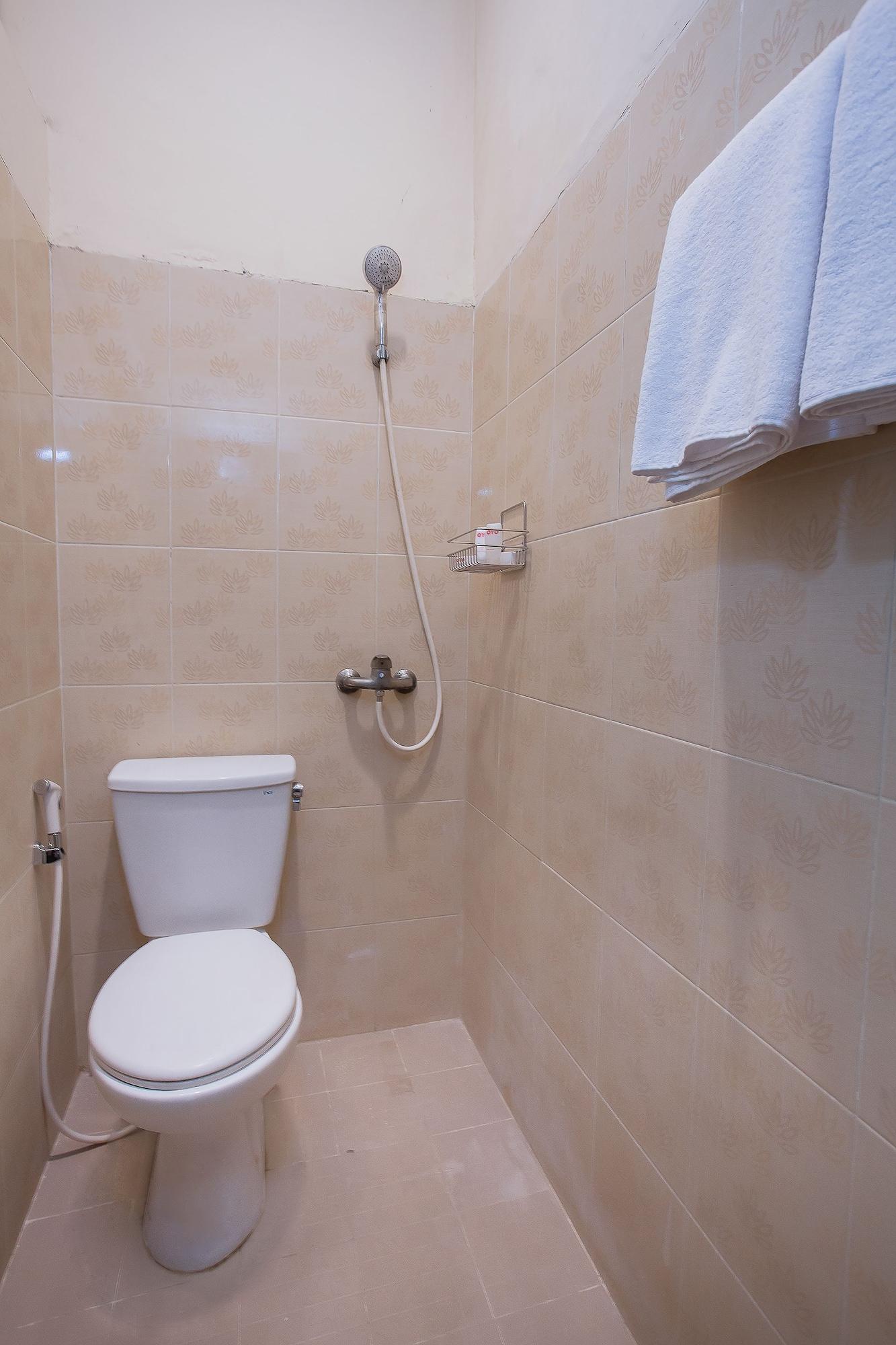 Reddoorz At Graha 99 Simomulyo Hotel Surabaya Eksteriør billede