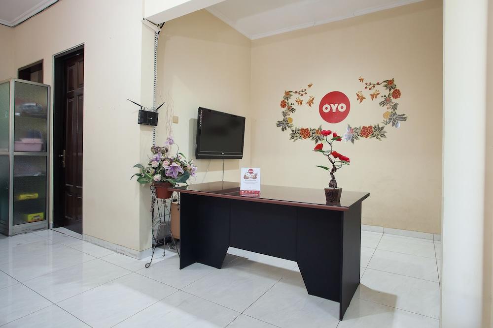 Reddoorz At Graha 99 Simomulyo Hotel Surabaya Eksteriør billede