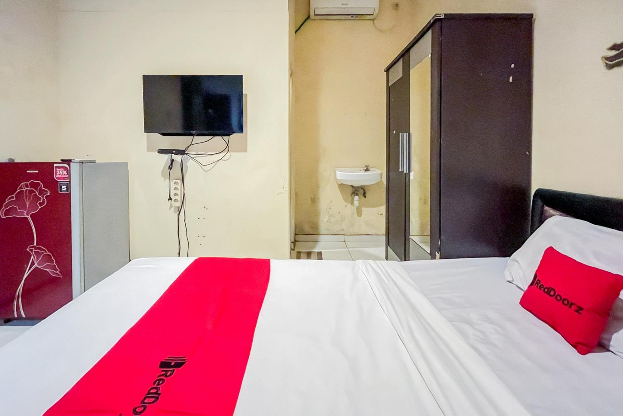 Reddoorz At Graha 99 Simomulyo Hotel Surabaya Eksteriør billede