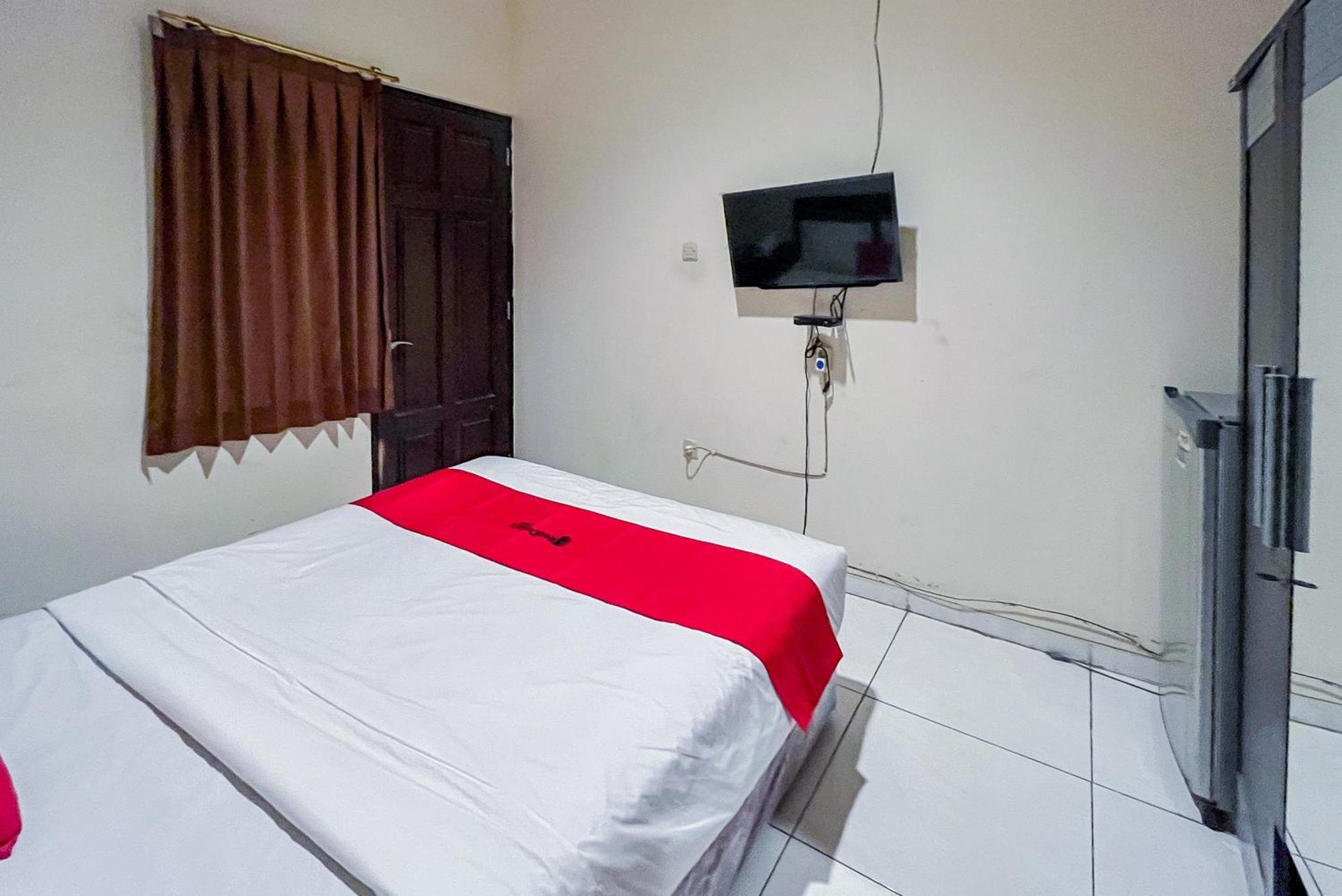 Reddoorz At Graha 99 Simomulyo Hotel Surabaya Eksteriør billede