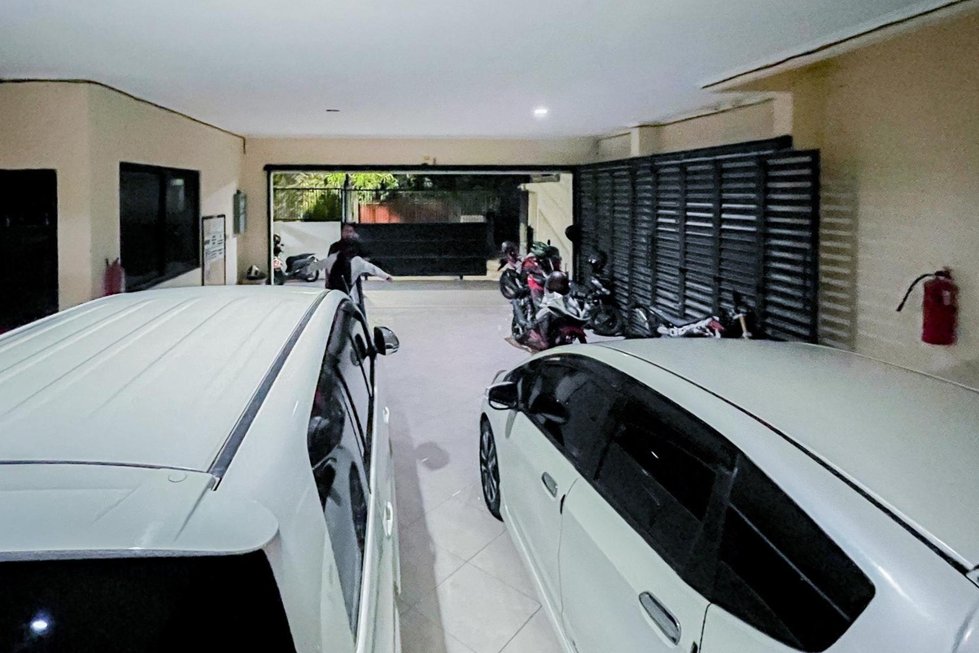 Reddoorz At Graha 99 Simomulyo Hotel Surabaya Eksteriør billede