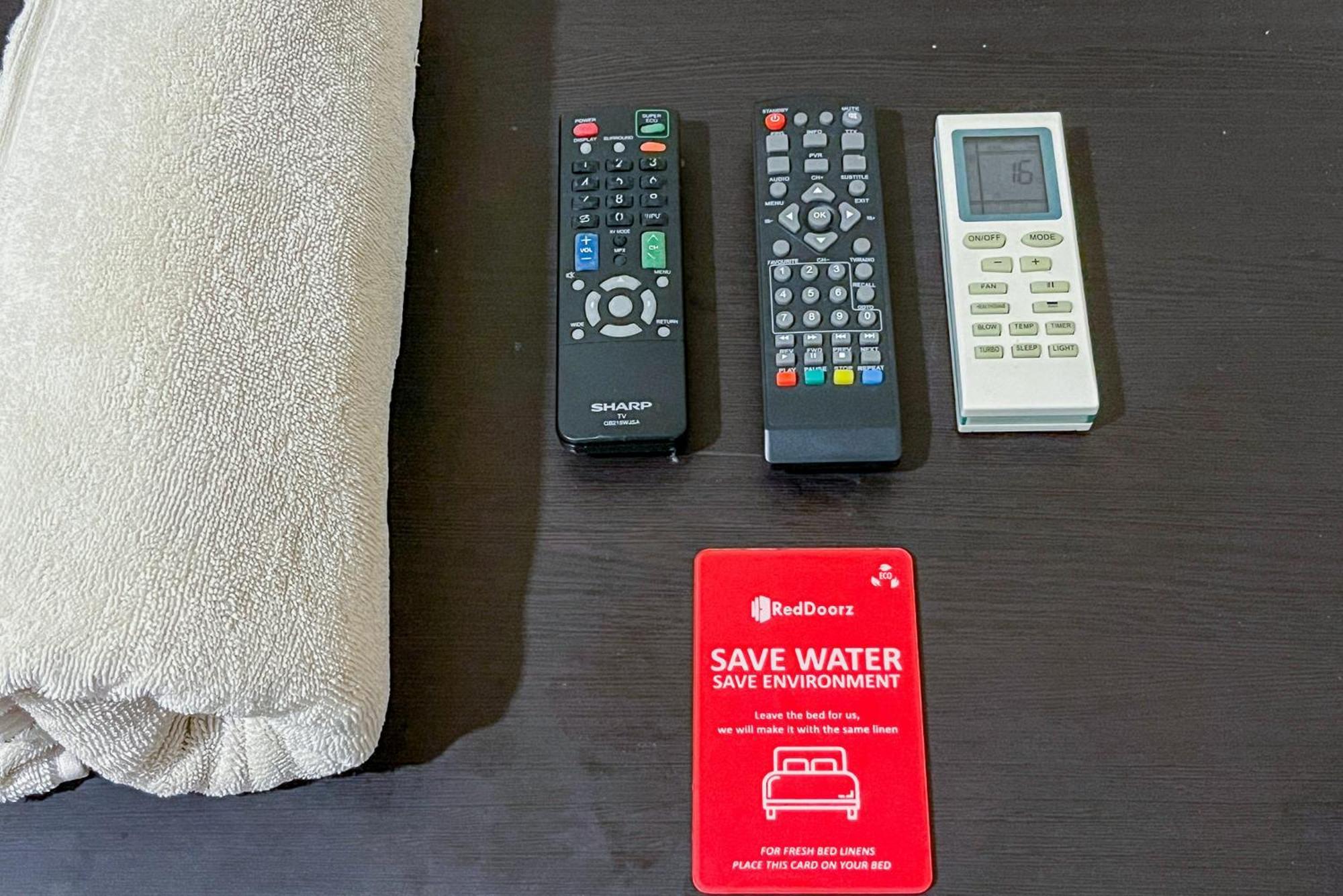 Reddoorz At Graha 99 Simomulyo Hotel Surabaya Eksteriør billede